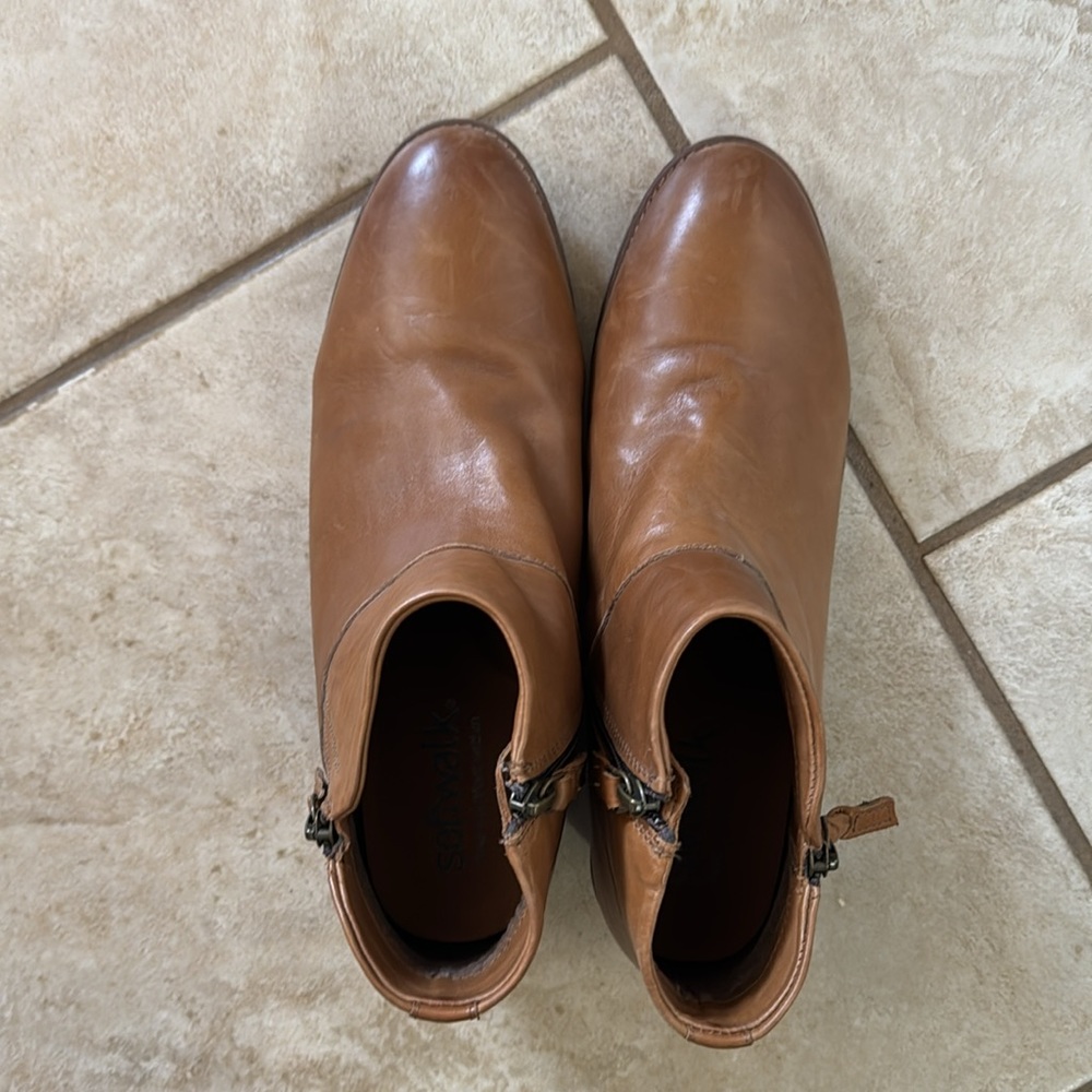 Tan bootie - Picture 3 of 5